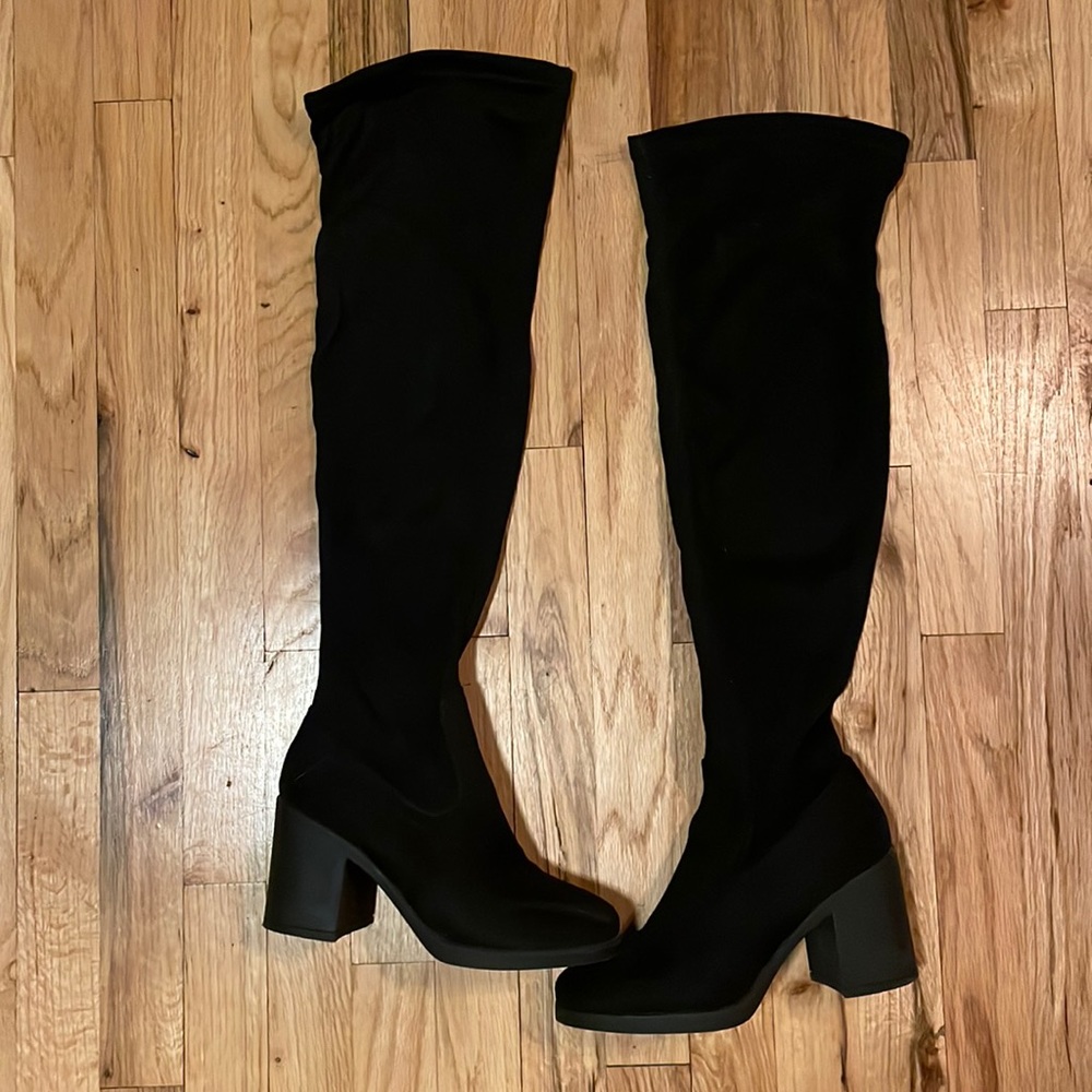 Black Knee High Heeled Boots